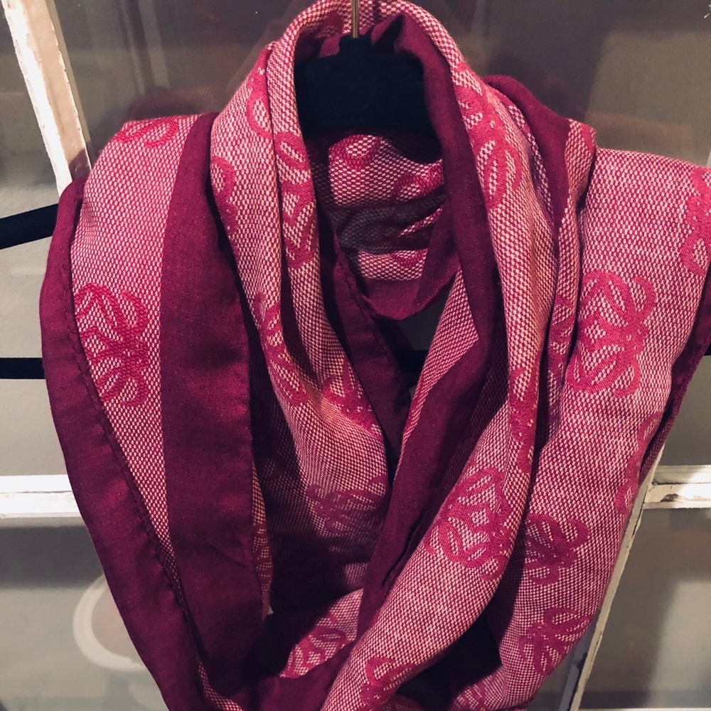 Stunning scarf - Picture 3 of 3